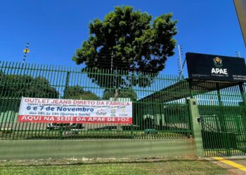 Outlet jeans beneficente em apoio à Apae promete descontos imperdívies