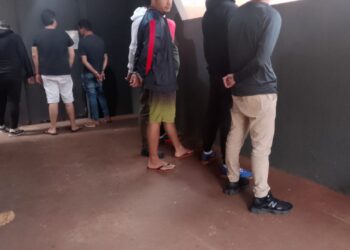 Oito homens e três mulheres foram presos - Foto: Leandro Zanotto