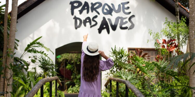 Parque das Aves lança visita guiada exclusiva com experiências inéditas e sabores da Mata Atlântica