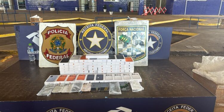 Homem é preso com quase R$ 500 mil em iPhones escondidos no teto de carro na Ponte da Amizade