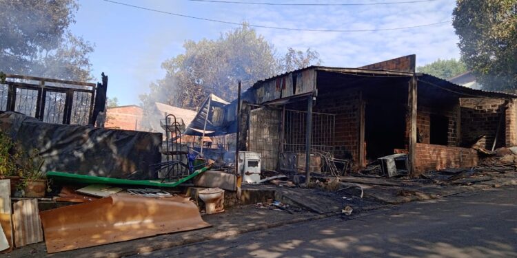 Família perde tudo em incêndio no Portal da Foz e pede ajuda para recomeçar