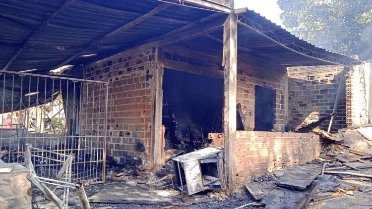 Família perde tudo em incêndio no Portal da Foz e pede ajuda para recomeçar