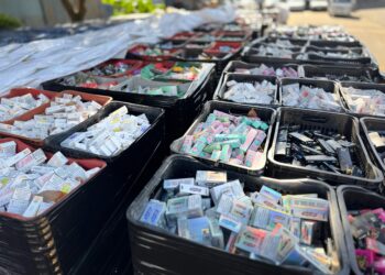 Receita Federal manda uma carreta de cigarros eletrônicos para destruição em Goiânia
