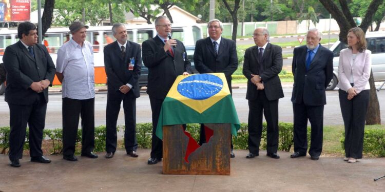 Mural sobre a Lenda das Cataratas e monumento dos Direitos Humanos serão mantidos na Praça Naipi