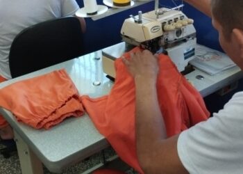 Custodiados do sistema prisional são capacitados para o trabalho na indústria têxtil