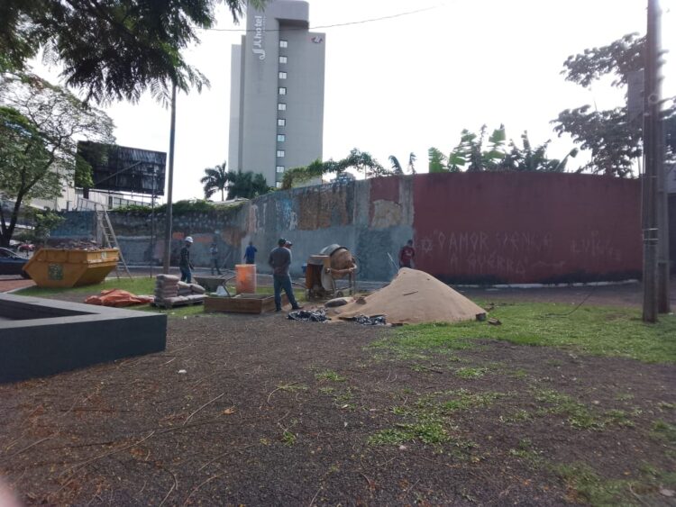Mural sobre a Lenda das Cataratas e monumento dos Direitos Humanos serão mantidos na Praça Naipi