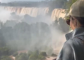 Emilia Clarke visita Cataratas e encanta fãs com registros nas redes sociais