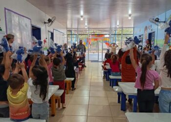 Crianças de Foz recebem mais de 4 mil bonecos feitos por presos