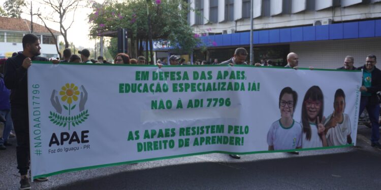 Diretor da APAE critica decreto que pode extinguir escolas para alunos com deficiência