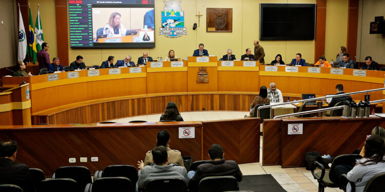 Escolhidos membros das CPIs do Foztrans e dos livros de inglês