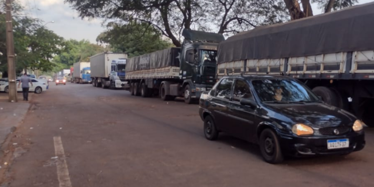 Sindifoz critica protesto e defende adaptação de transporte fronteiriço até 2026