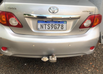 Mulher tem carro levado em assalto no estacionamento de posto de saúde no bairro Sol de Maio