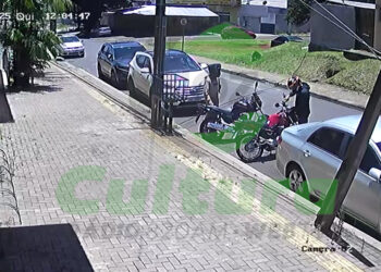 Moto é furtada em plena luz do dia na Vila A