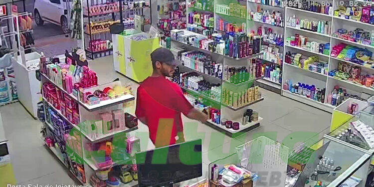Roubo a farmácia é flagrado por câmeras de segurança em Três Lagoas