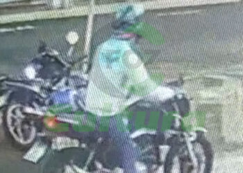 Criminoso furta motocicleta em plena luz do dia no Centro de Foz do Iguaçu