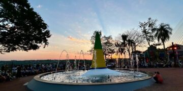 Turistas lotam o Marco das Três Fronteiras em outubro e atração registra crescimento recorde