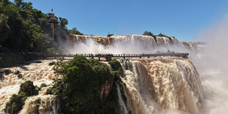 Parque Nacional do Iguaçu bate recorde histórico de visitação em outubro