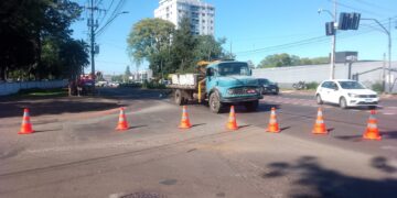 Mulher morre atropelada por caminhão em grave acidente na Avenida General Meira