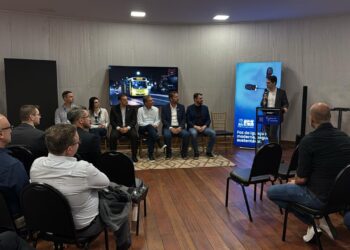 Silva e Luna assina contrato de concessão de iluminação pública de Foz