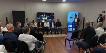 Silva e Luna assina contrato de concessão de iluminação pública de Foz