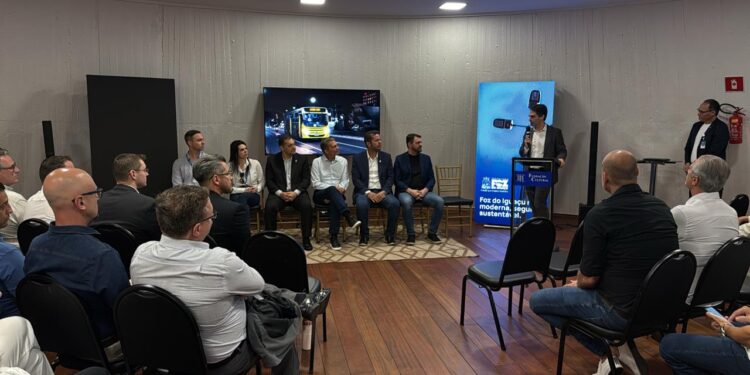 Silva e Luna assina contrato de concessão de iluminação pública de Foz