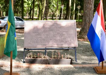 Placa histórica do Marco da Amizade é restaurada em Ciudad del Este