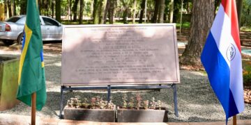 Placa histórica do Marco da Amizade é restaurada em Ciudad del Este