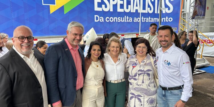 Carreta de oftalmologia começa a operar e permanece 60 dias em Foz do Iguaçu