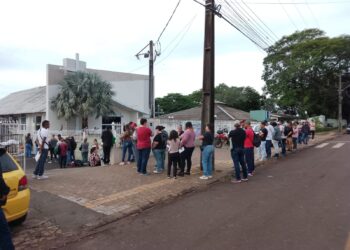 Feirão de empregos atrai moradores no Portal da Foz