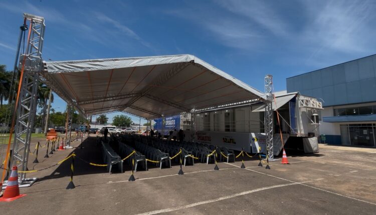 Carreta de oftalmologia começa a operar e permanece 60 dias em Foz do Iguaçu