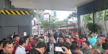 Bloqueio na aduana paraguaia gera tensão e bloqueia trânsito internacional por mais de 24 horas