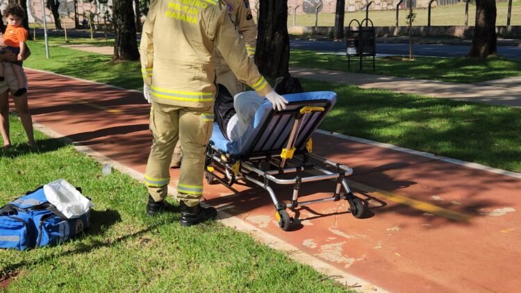 Motociclista fica ferido após colisão na Avenida JK