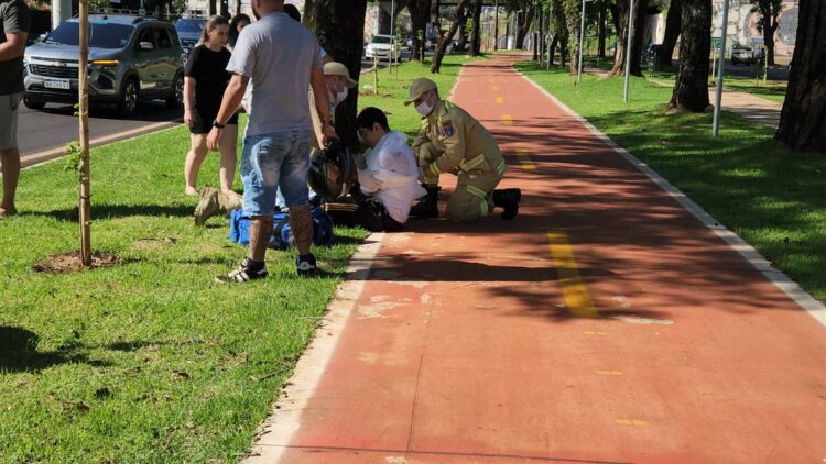 Motociclista fica ferido após colisão na Avenida JK