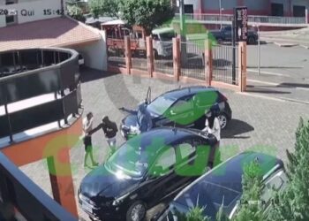 Câmeras de segurança registram roubo à mão armada em São Miguel do Iguaçu