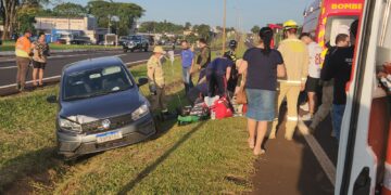 Motorista morre após mal súbito e bate contra poste na BR-277