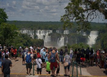 Feriadão leva mais de 40 mil pessoas às Cataratas do Iguaçu
