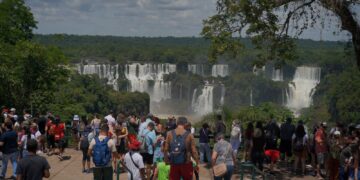 Feriadão leva mais de 40 mil pessoas às Cataratas do Iguaçu