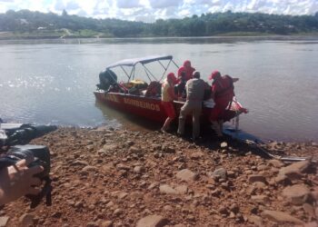 Bombeiros encontram corpo de vítima de afogamento no Rio Paraná, no Porto Belo