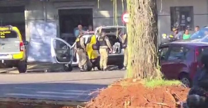 Motociclista de aplicativo é roubado e criminoso acaba preso após perseguição em Foz do Iguaçu