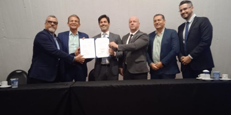 Procurador-Geral de Justiça participa da assinatura de termos de cooperação em Foz do Iguaçu