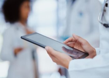 Prefeitura implanta Inteligência Artificial para monitorar filas e rotina da saúde