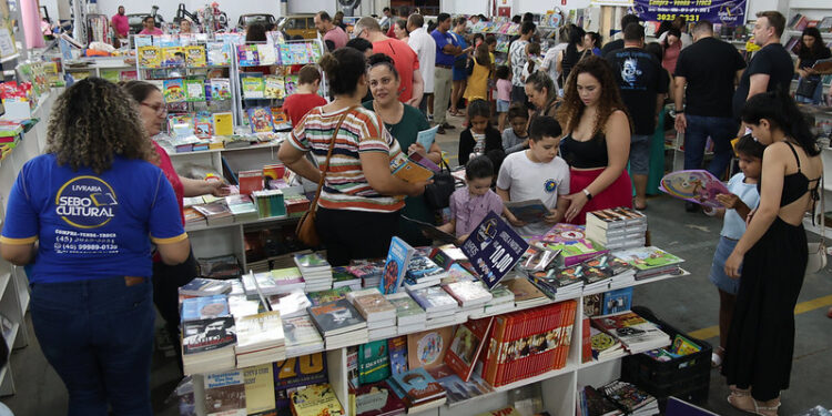Diretor da Fundação Cultural convida população para prestigiar a 20ª Feira Internacional do Livro de Foz do Iguaçu