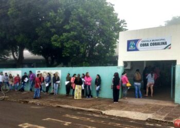 Começam as matrículas nas escolas municipais de Foz do Iguaçu; pais não precisam mais dormir na fila