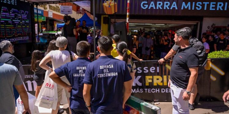 Ações na Black Friday em CDE devolvem mais de R$ 10 mil a turistas brasileiros