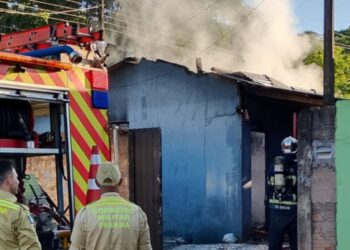 Incêndio destrói casa na Vila C