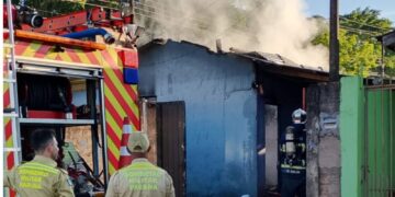 Incêndio destrói casa na Vila C