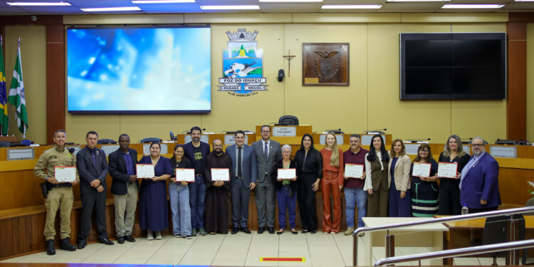Câmara de Foz premia defensores dos direitos humanos