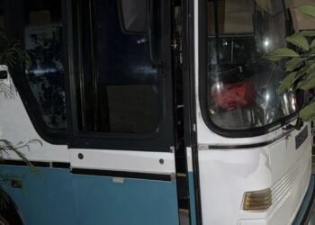 Dois homens são presos após serem flagrados furtando ônibus no centro de Foz do Iguaçu