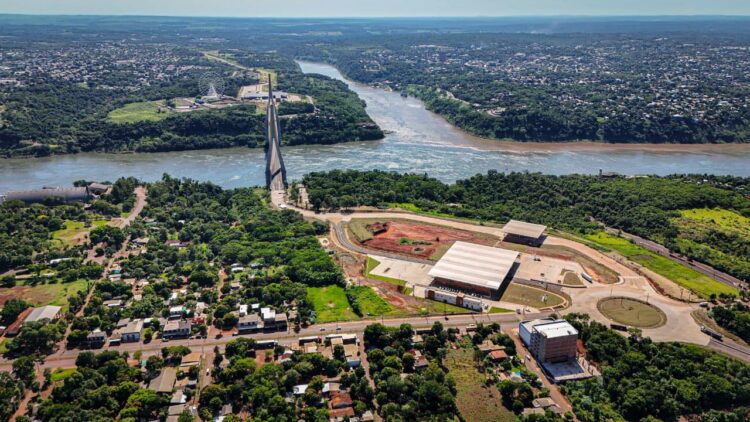 Quase 24 horas após Lula, presidente do Paraguai faz cerimônia de abertura da Ponte da Integração