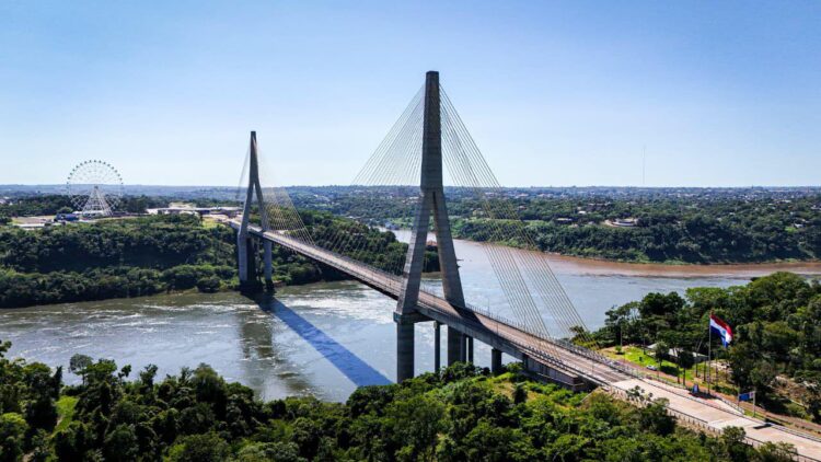 Quase 24 horas após Lula, presidente do Paraguai faz cerimônia de abertura da Ponte da Integração